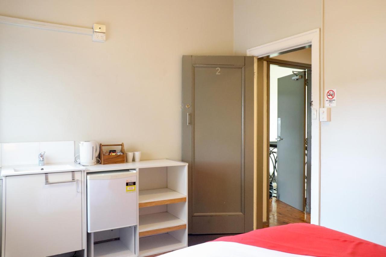 Tates Hotel Windsor Extérieur photo