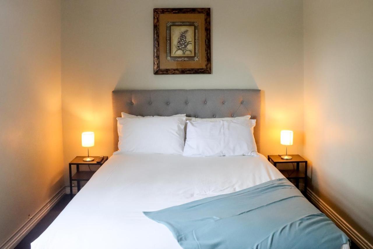 Tates Hotel Windsor Extérieur photo