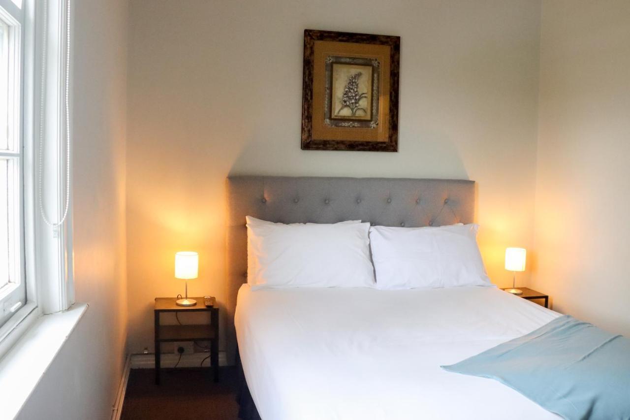 Tates Hotel Windsor Extérieur photo