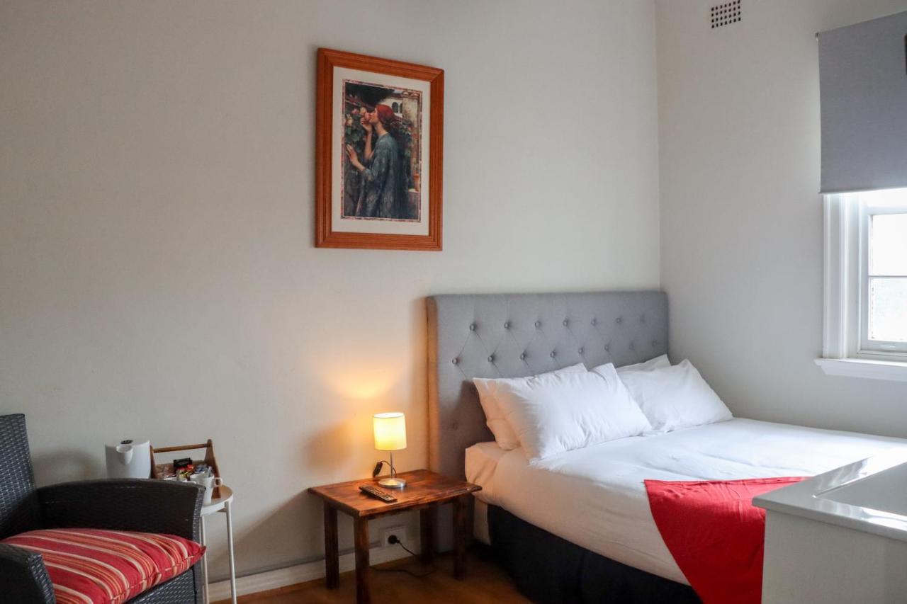 Tates Hotel Windsor Extérieur photo
