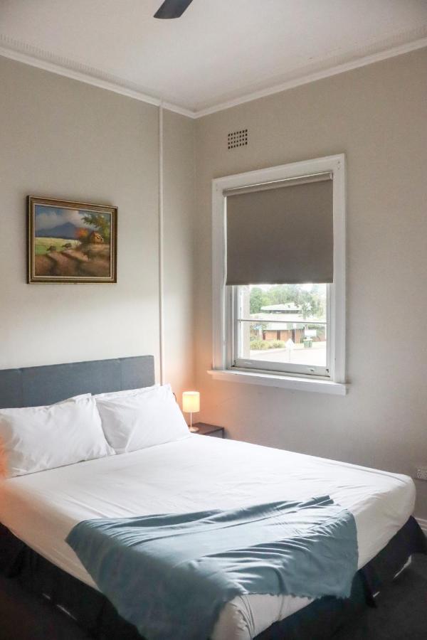 Tates Hotel Windsor Extérieur photo