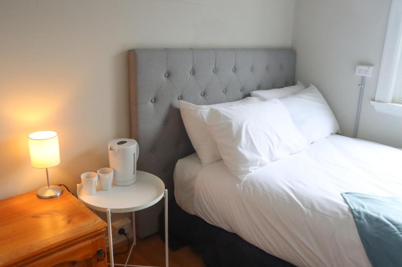 Tates Hotel Windsor Extérieur photo