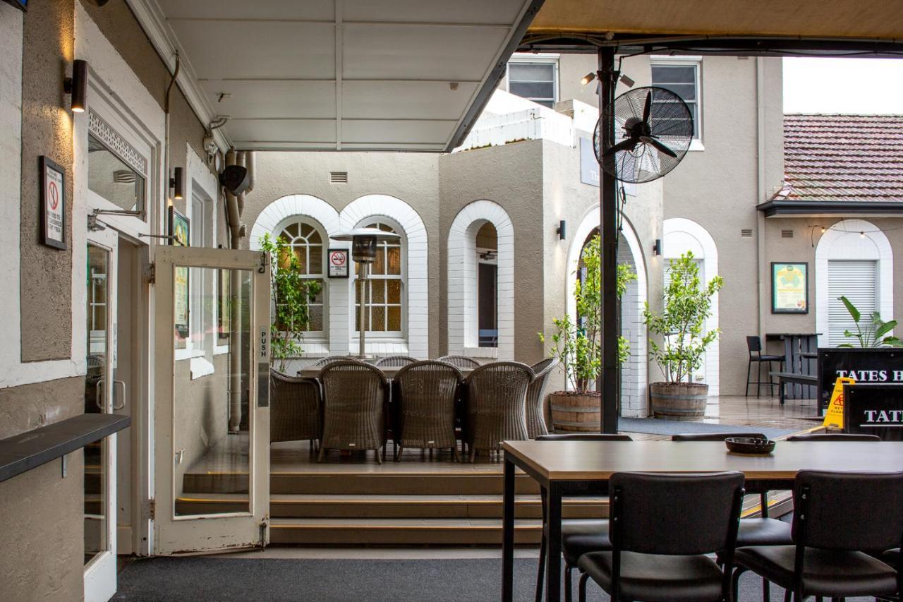 Tates Hotel Windsor Extérieur photo