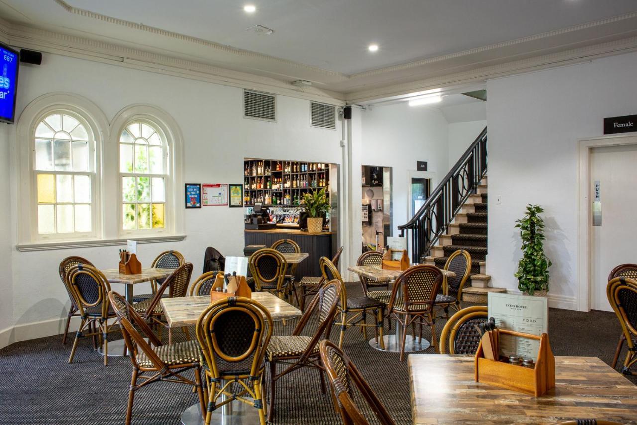 Tates Hotel Windsor Extérieur photo